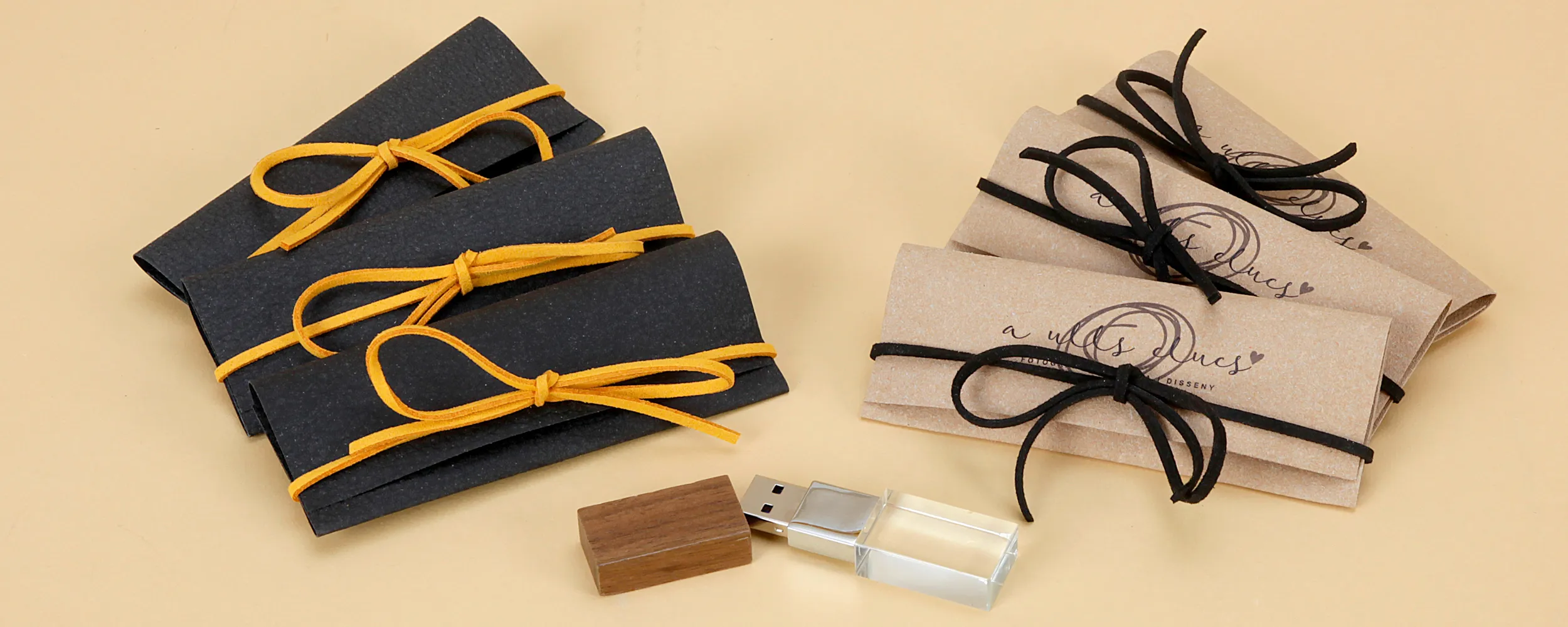 Hüllen für USB-Sticks aus recyceltem Leder