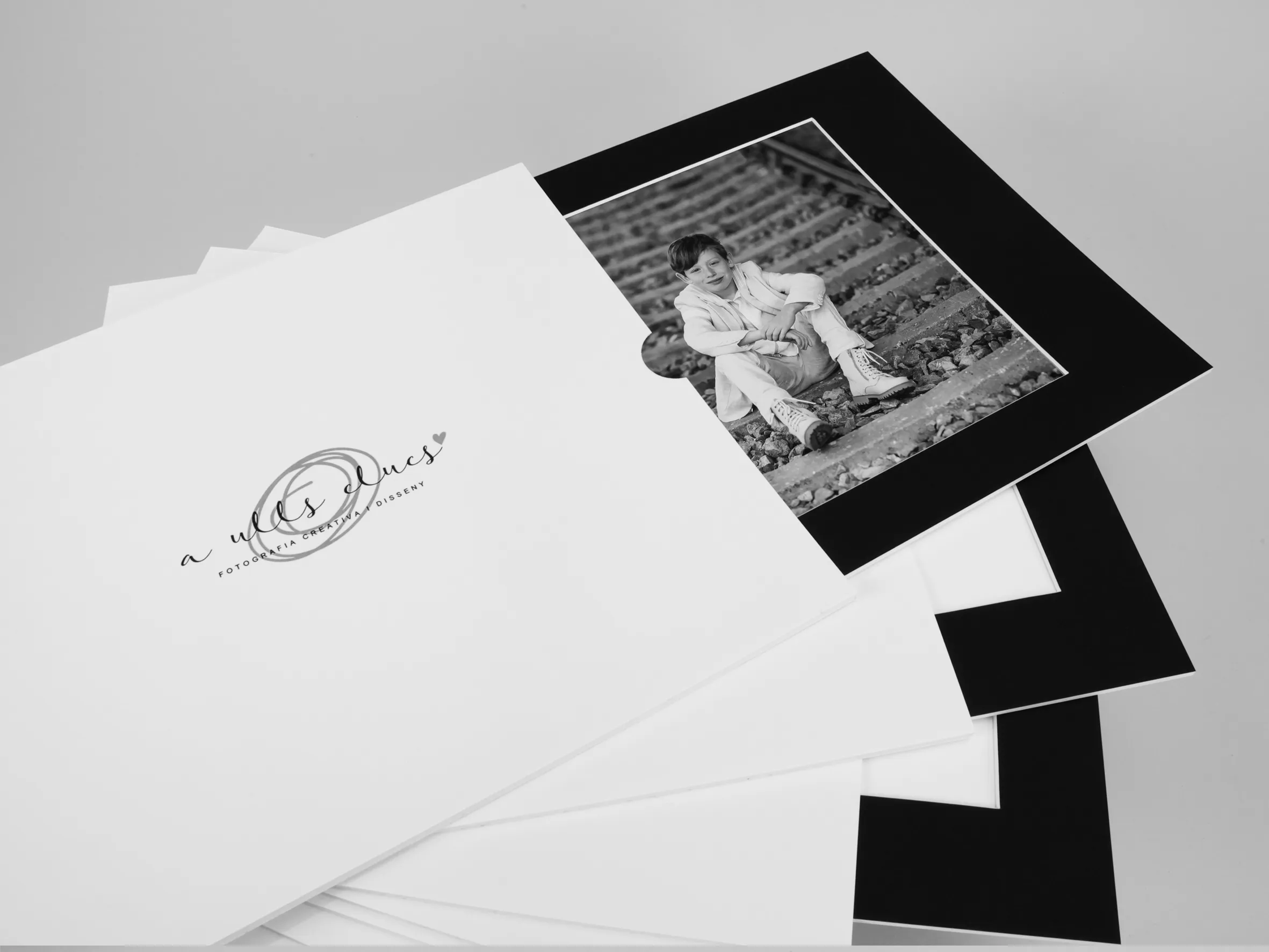 Estuches personalizados con su logotipo. Sin foto